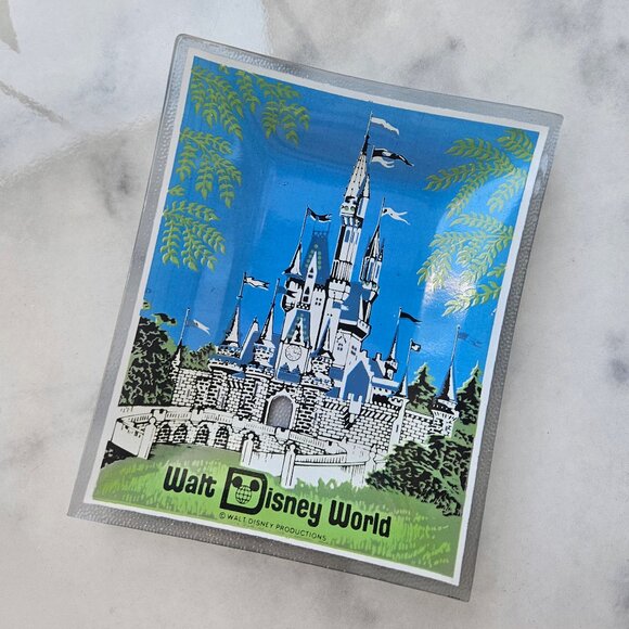 Vintage Walt Disney World Cinderella Castle Souvenir Glass Trinket Dish Ashtray - Picture 1 of 2